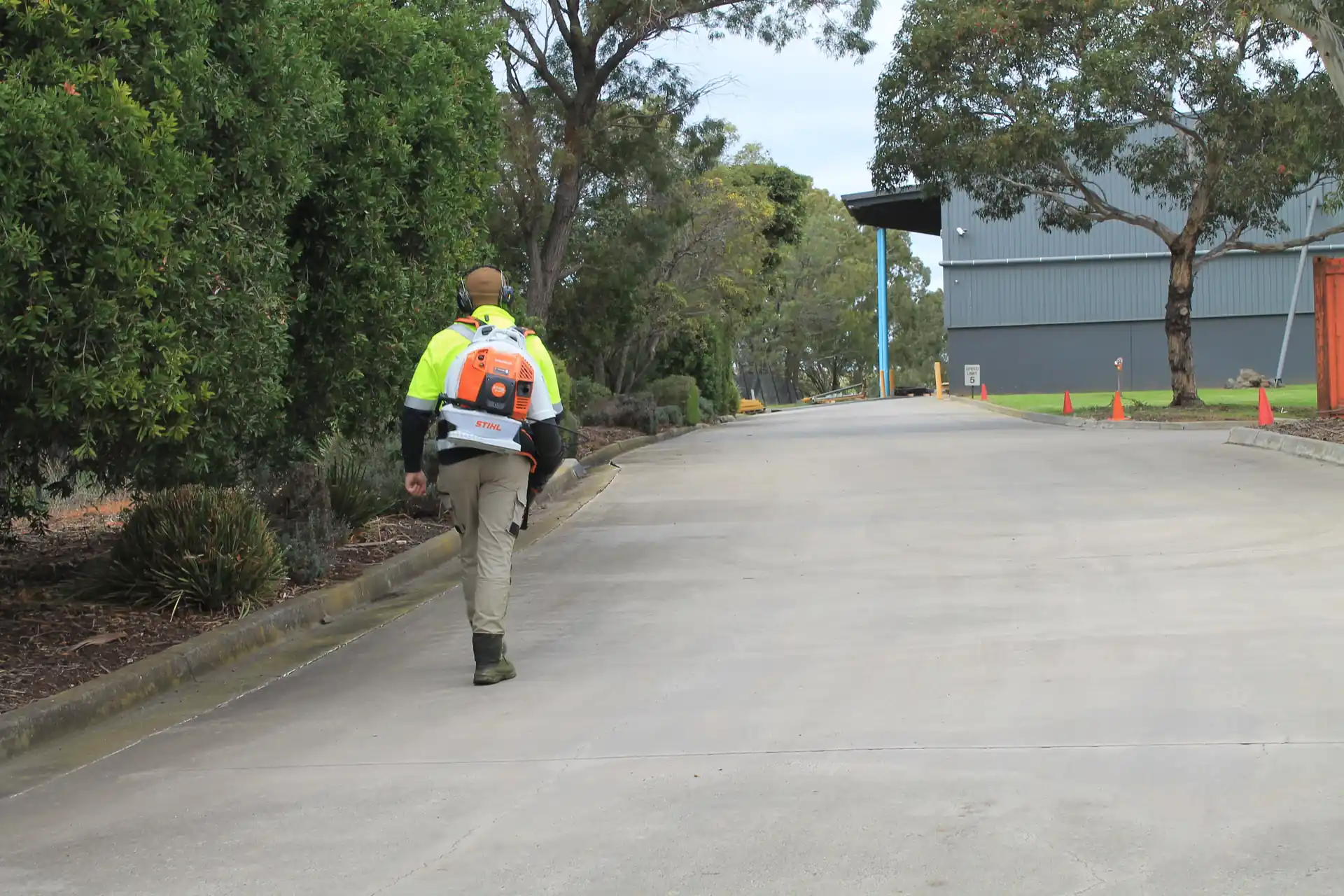 COMSTRA Mowing gardener leaf blowing a driveway at an industrial site in Williamstown